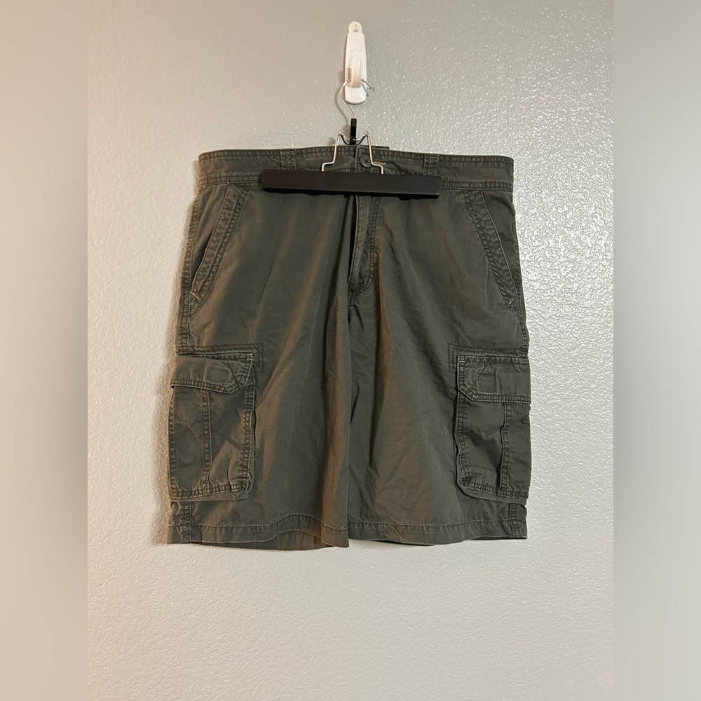 Men’s Junction West green cargo shorts size 36